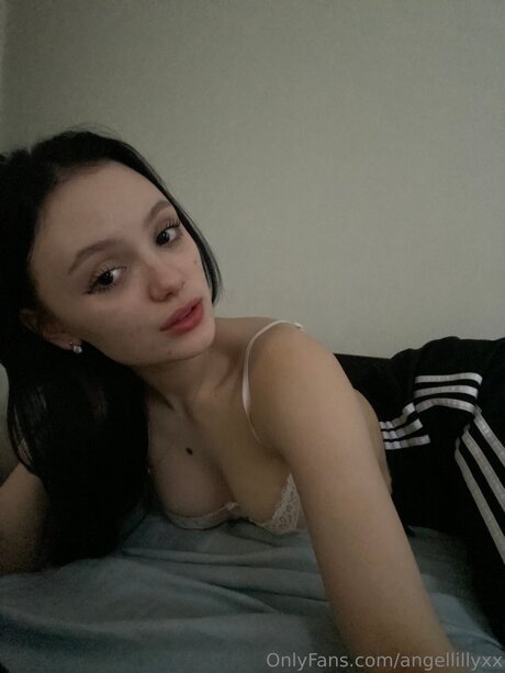 ぽっちゃりゴスオンリーファンズ 裸 写真