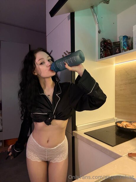 Angelikalust ヌード女優 ギャラリー