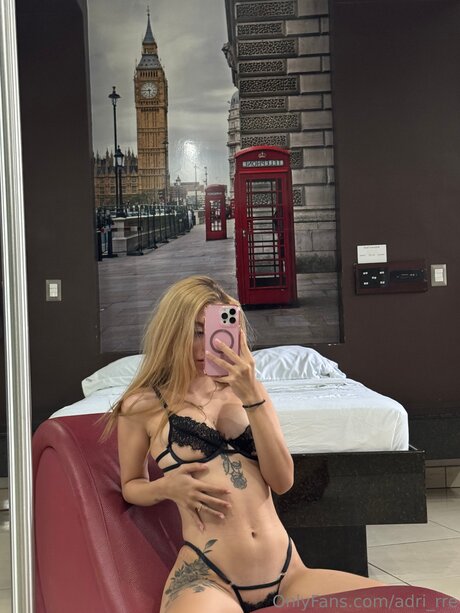 アジアン潮吹き オンリーファンズ セクシー 写真