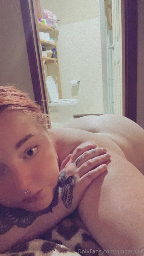 Gingerally 裸のポルノスター アーカイブ