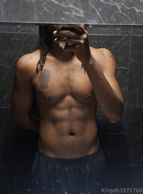 LGBTオンリーファン ヌード 写真