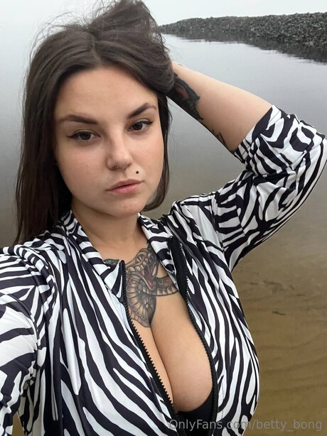 Betty Bong ポルノスター 可愛い 画像