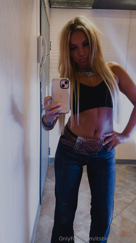 Itsblondebarbie ポルノスター 写真