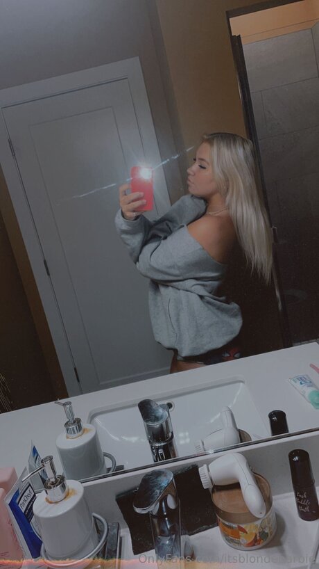 Itsblondebarbie HDポルノスター 写真