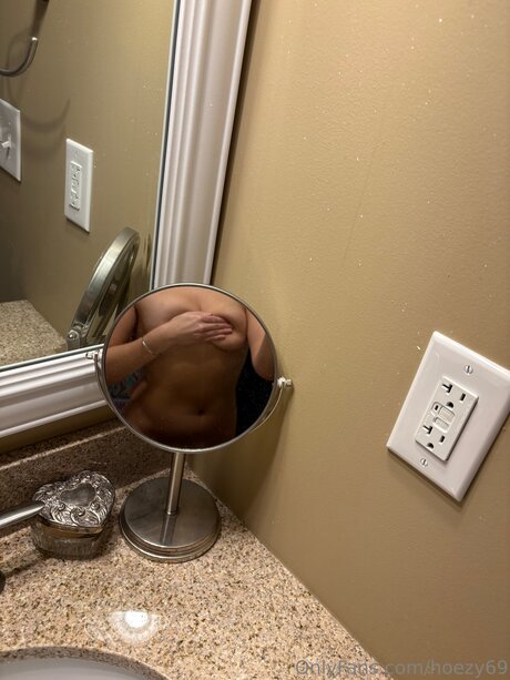 Hoezy69 セクシー女優 写真