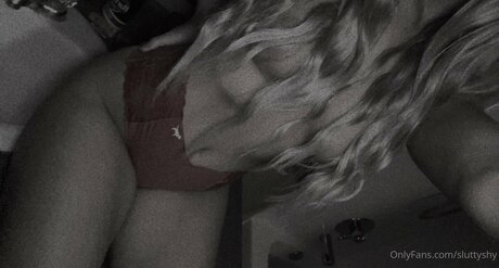 Sluttyshy ホット女優 ギャラリー