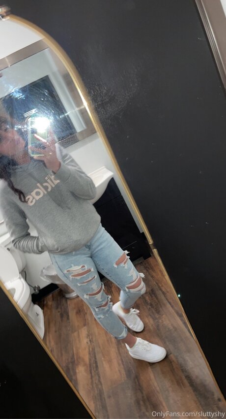 Sluttyshy 美しいモデル ギャラリー