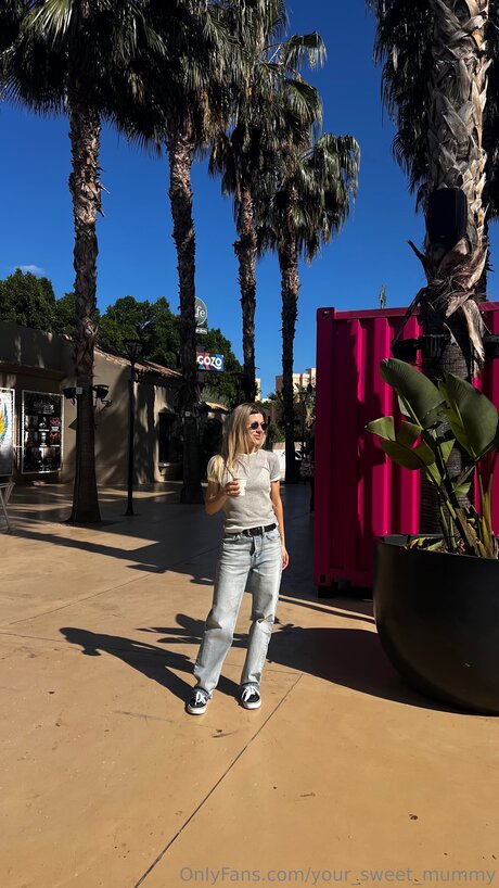 熟女の手コキオンリーファンズ 美しいヌード 写真