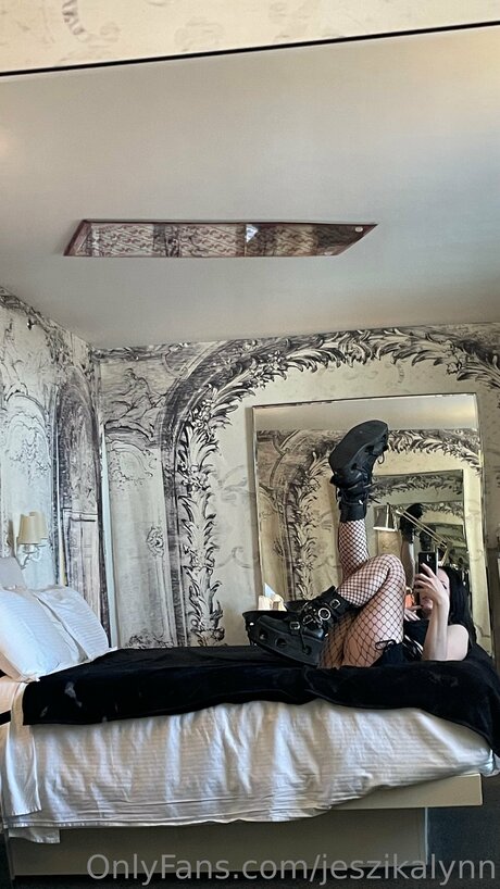 熟女オナニーオンリーファンズ ホット裸 写真