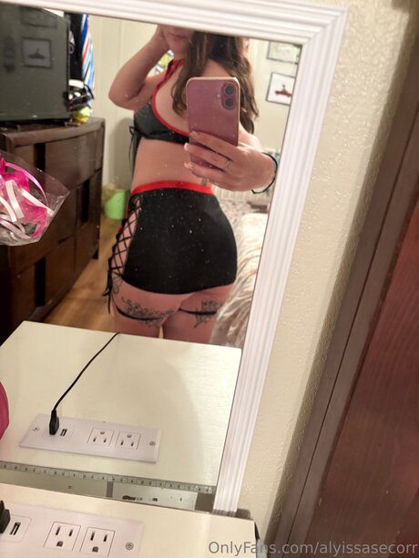 Alyissasecorr xxx女優 写真