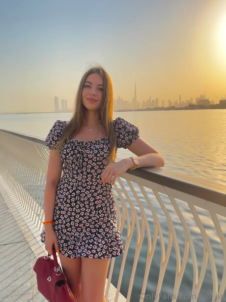 Juli Jul ポルノモデル 写真