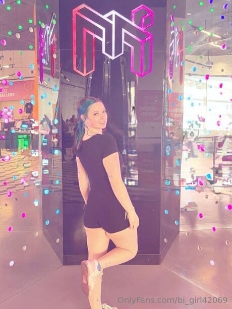 Bi Girl42069 エロティックモデル ギャラリー