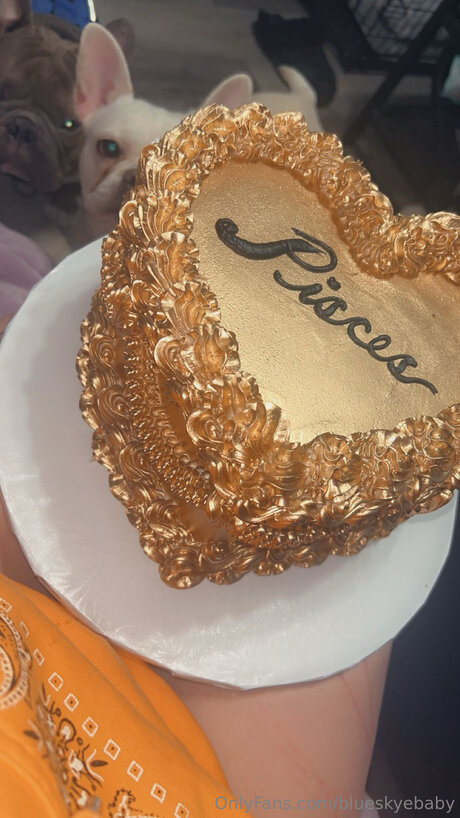 Blueskyebaby ポルノモデル 画像