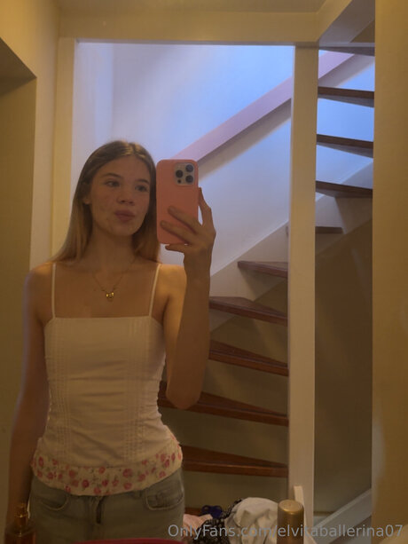 アナル乱交オンリーファンズ ホットヌード 写真