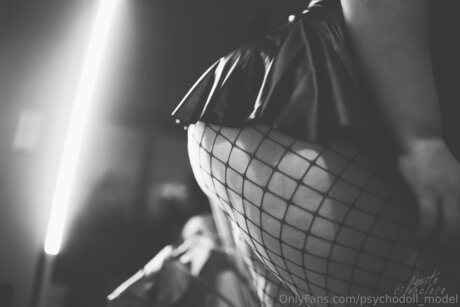 Psychodoll Model セックスポルノスター 写真
