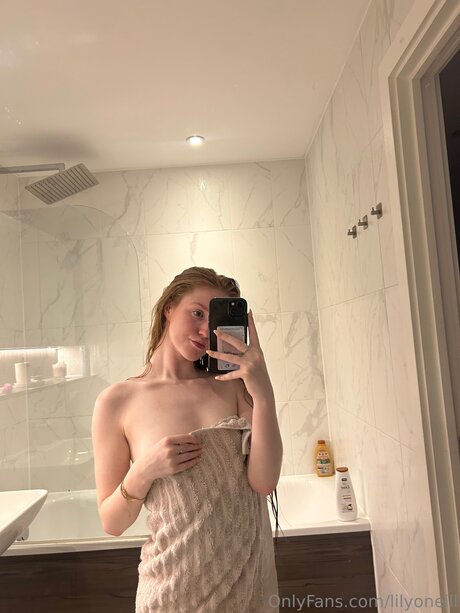 Lilyoneill ポルノスター 写真