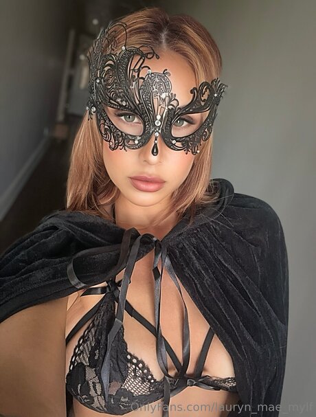 大きなプッシー唇オンリーファンズ セクシーヌード 画像