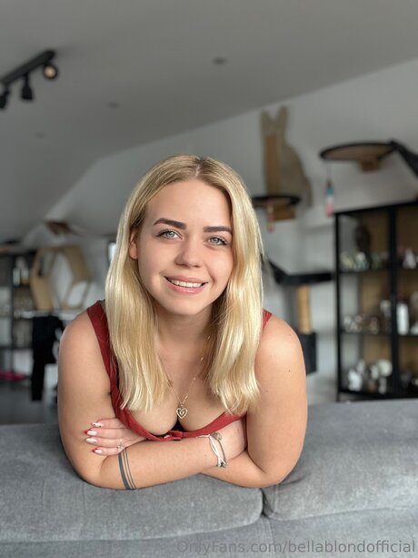 Bellablondofficial スターセックス 写真