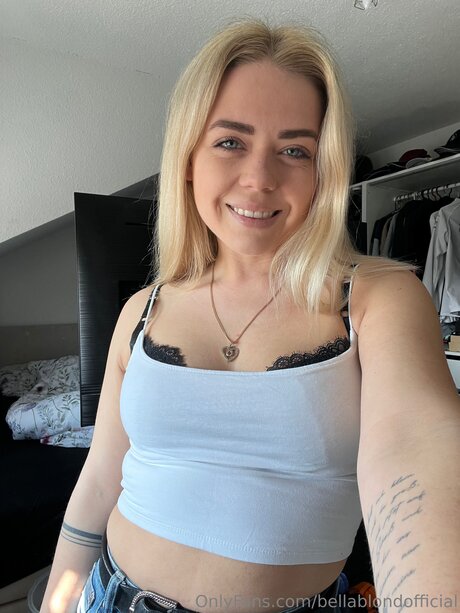 Bellablondofficial かわいいモデル 画像