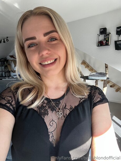 Bellablondofficial 裸モデル ギャラリー