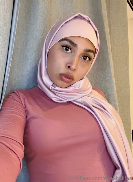 Riyakhalifaa ポルノスター エロティック 画像