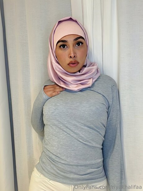 Riyakhalifaa アートモデル 画像