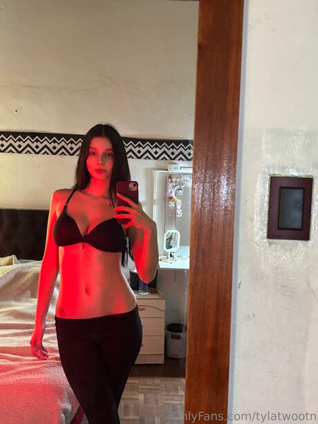 Tylatwootn ポルノスター 写真