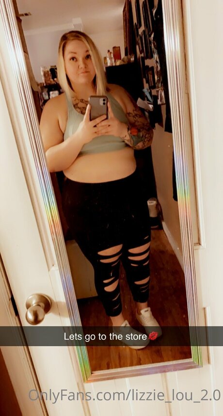 Lizzie Lou 2 0 ポルノスター ホット 画像