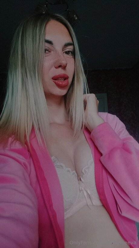 Alinazineeva 裸のポルノスター 写真