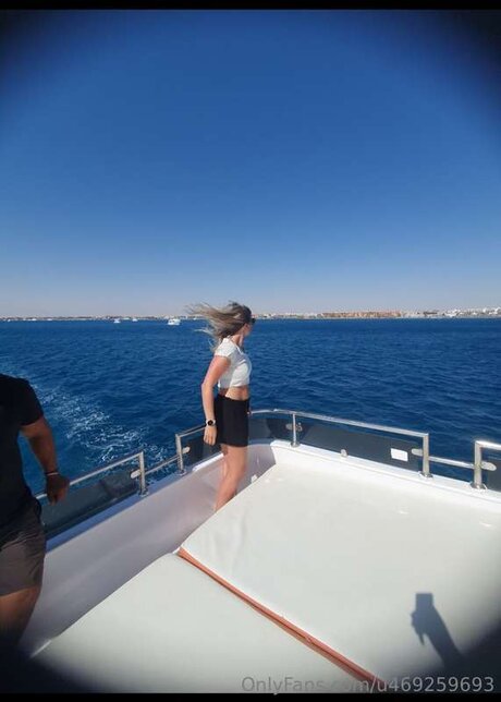 U469259693 アートモデル 写真