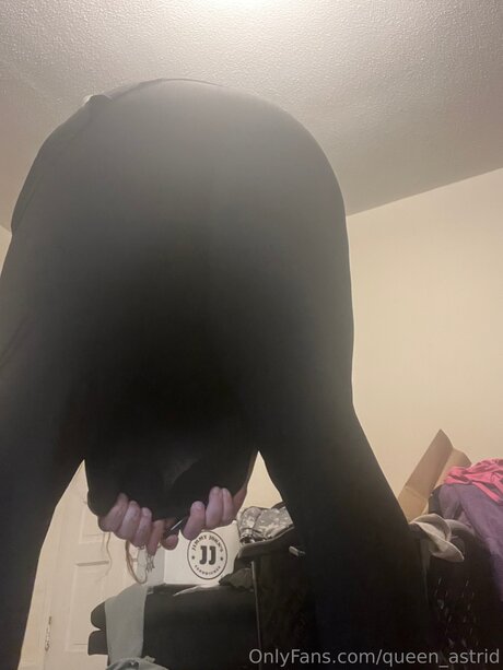 乳首 オンリーファンズ トップ 写真