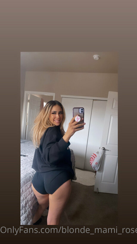 Blonde Mami Rose ポルノスター セクシー 写真