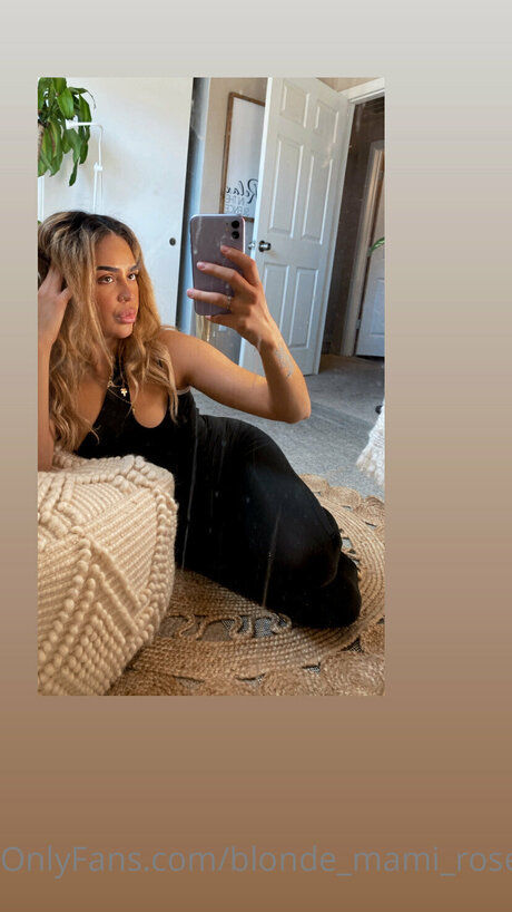 Blonde Mami Rose セックス女優 写真