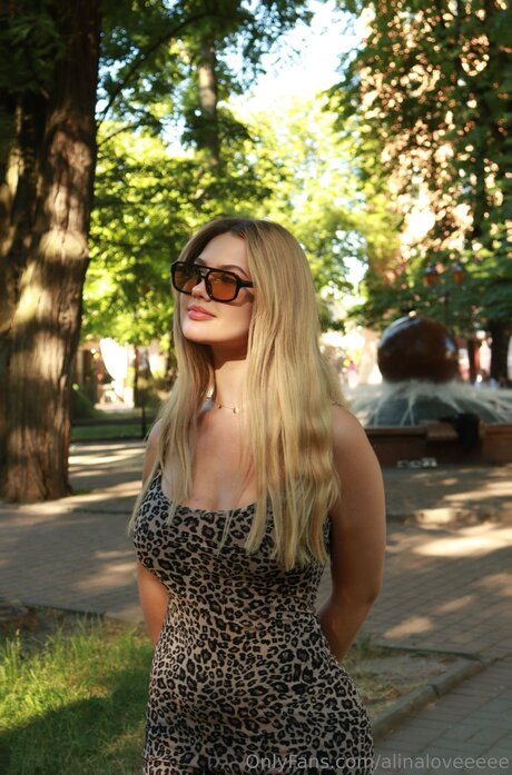 Alinaloveeeee エロティック女優 写真