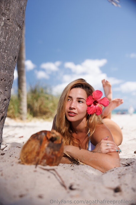 Agathafreeprofileofc アダルトモデル 写真