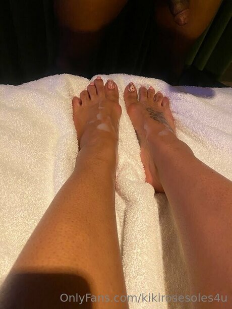 Kikirosesoles エロティックモデル 写真