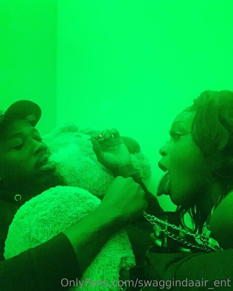 Swaggindaair Ent アート女優 写真