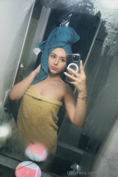 成熟したラテン系オンリーファンズ セクシー裸 画像