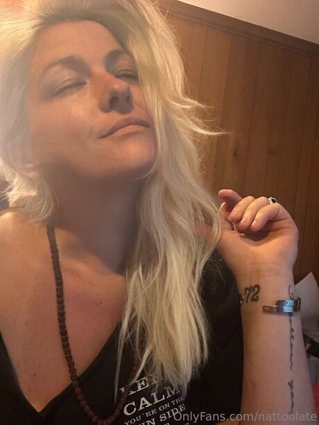 Nattoolate セクシーモデル 写真