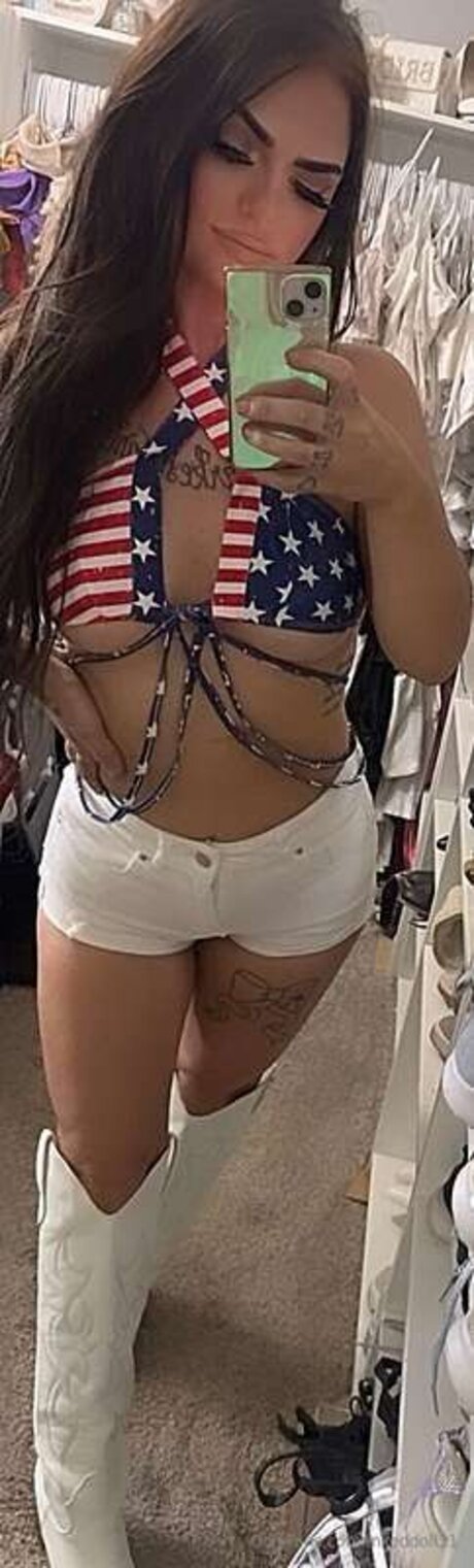 レズビアン乱交オンリーファンズ セクシー裸 写真