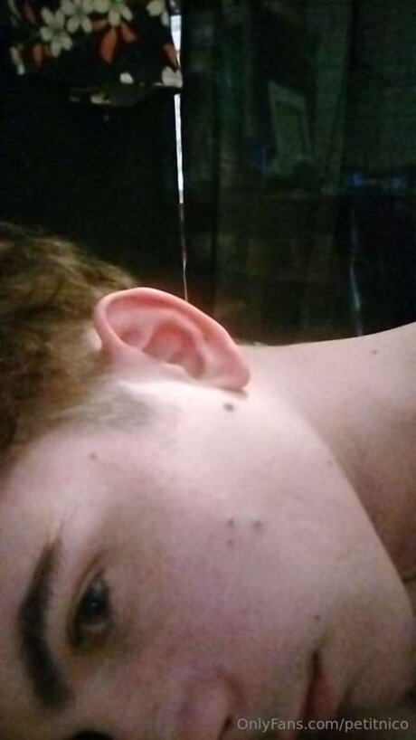 黒檀ペッギングオンリーファンズ セクシー 画像