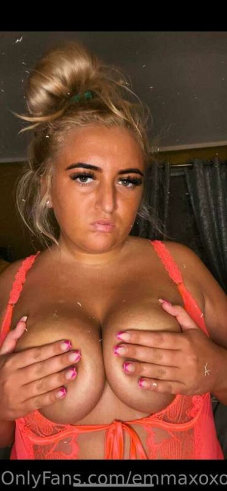 黒檀の熟女オンリーファンズ 美しいポルノ 写真