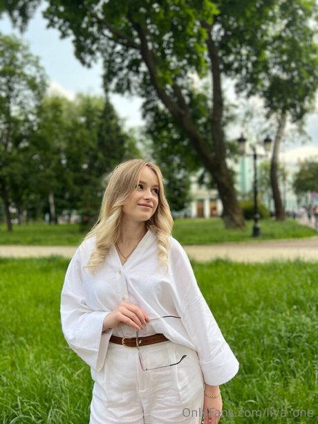 Liya One 美しいスター ギャラリー