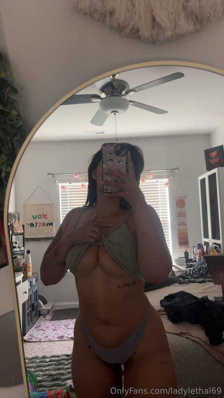 Ladylethal69 ヌードモデル 写真
