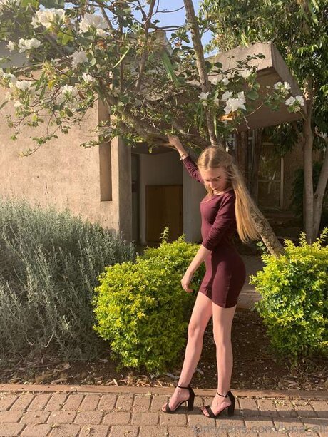 Arya Lune アダルトモデル 写真