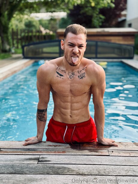 乳首 オンリーファンズ セクシーヌード 写真