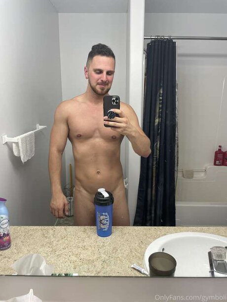 Gymboii ヌードのポルノスター 写真