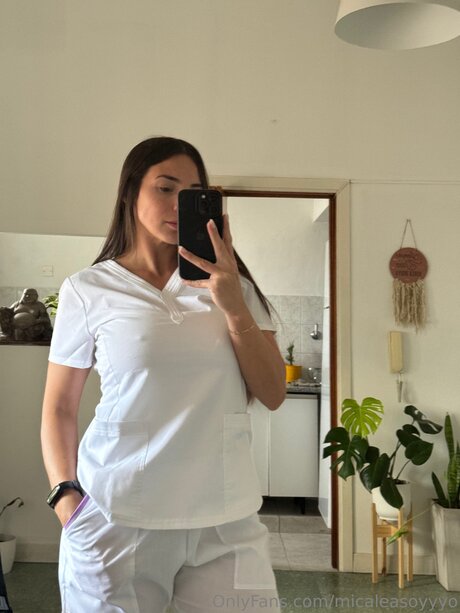 Micaleasoyyyo エロティックモデル 画像
