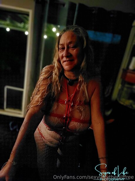 パンストオンリーファンズ ポルノ 写真