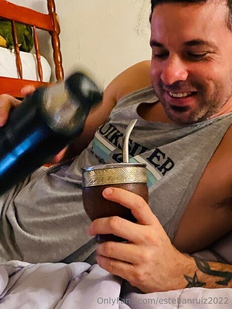 Estebanruiz2022 可愛いモデル 写真